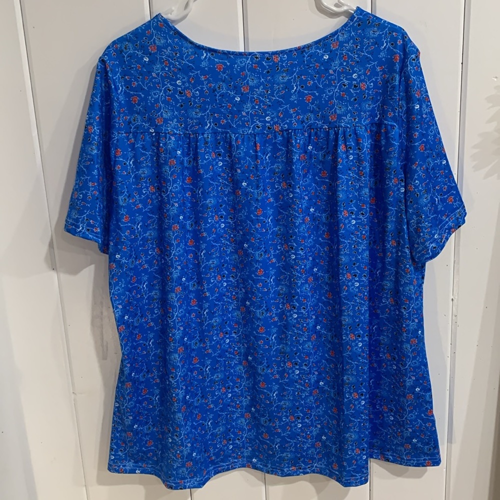 Blue Floral V-Neck Blouse - Picture 3 of 6
